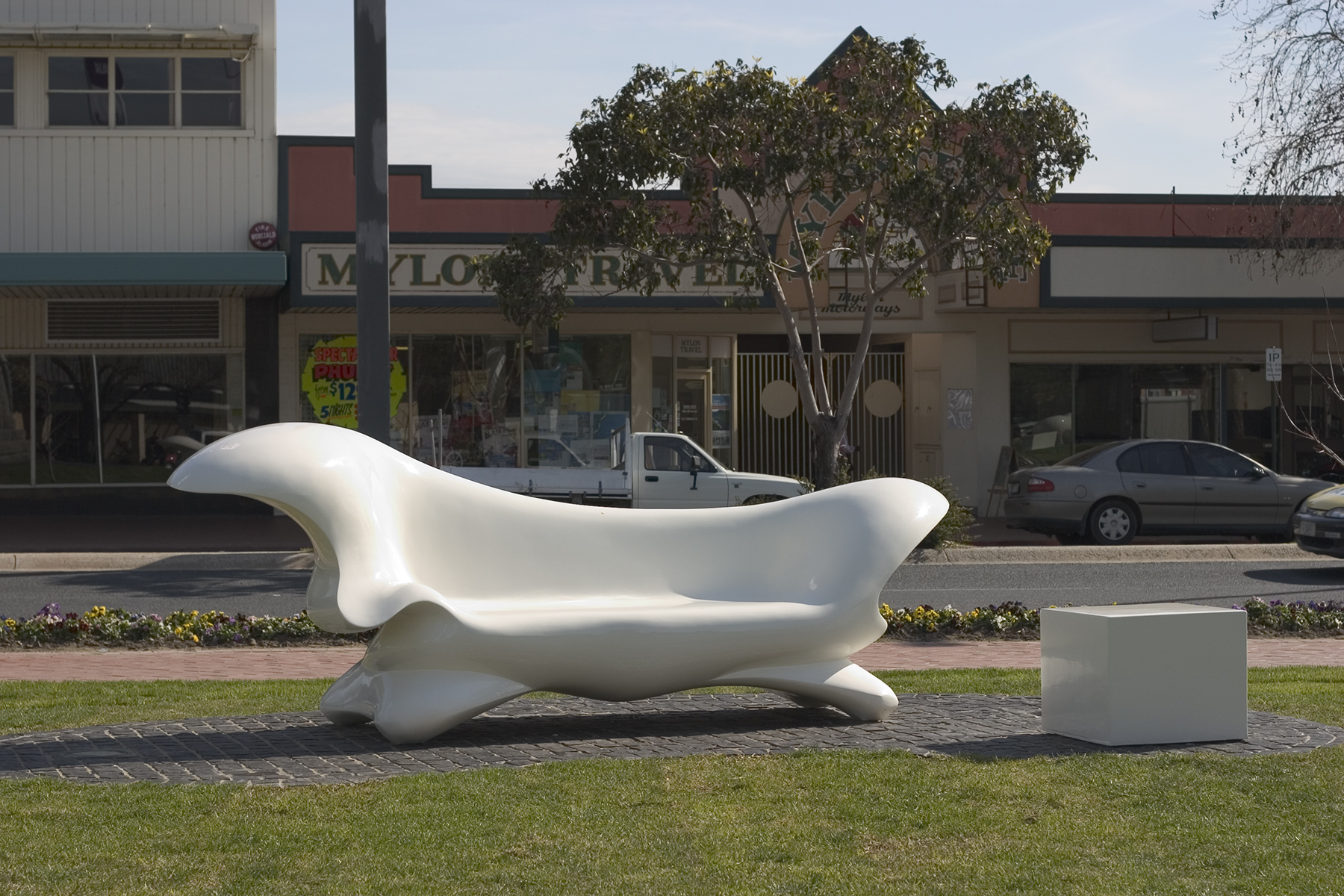 Ensemble, 2004, sculpture by Adrian Mauriks.