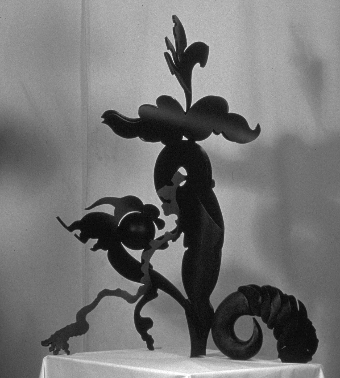 Opus 26, 1996, sculpture by Adrian Mauriks.