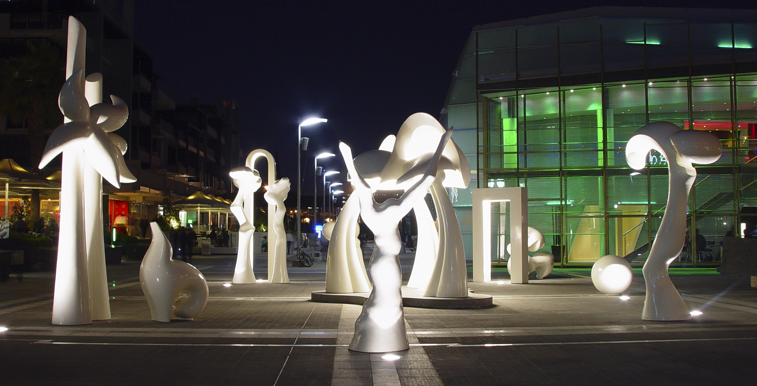 Silence, 2001, sculpture by Adrian Mauriks.